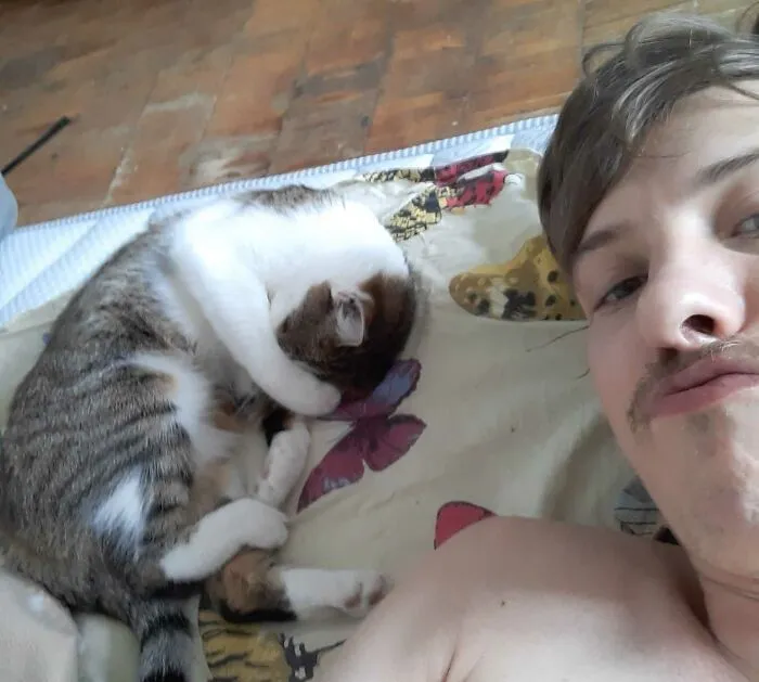 It's A Dumb Pic Of My Pet, But My Pet Isn't The Dumb One