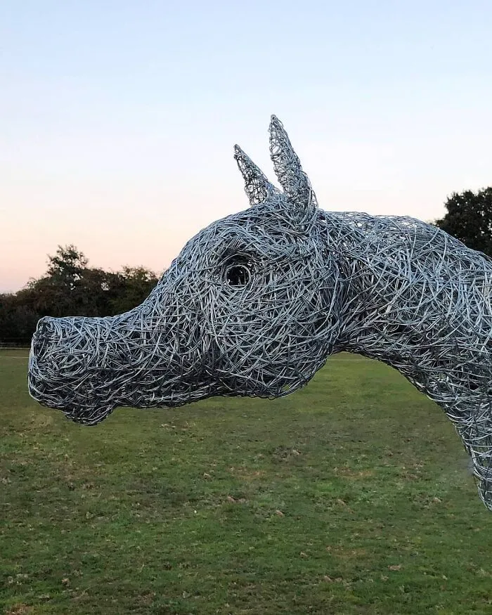 37 Incredible Animal Sculptures Created Out Of Galvanized Wire By This Norfolk-Based Artist