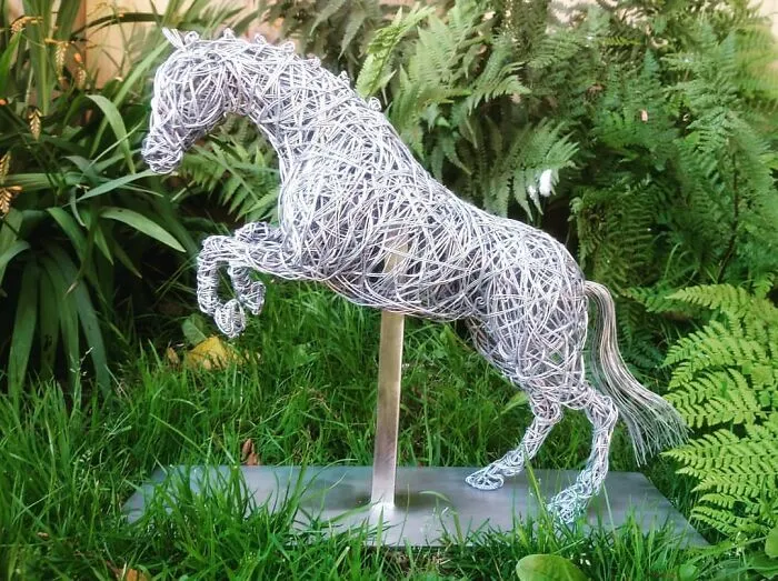 37 Incredible Animal Sculptures Created Out Of Galvanized Wire By This Norfolk-Based Artist