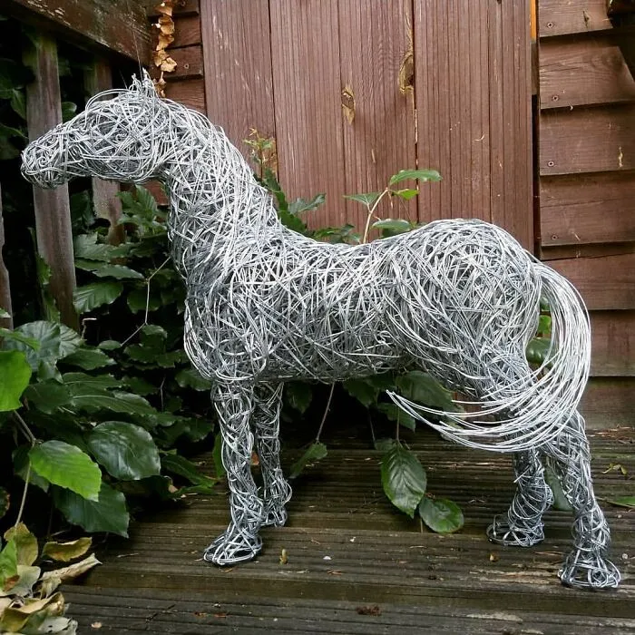 37 Incredible Animal Sculptures Created Out Of Galvanized Wire By This Norfolk-Based Artist