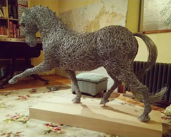 37 Incredible Animal Sculptures Created Out Of Galvanized Wire By This Norfolk-Based Artist