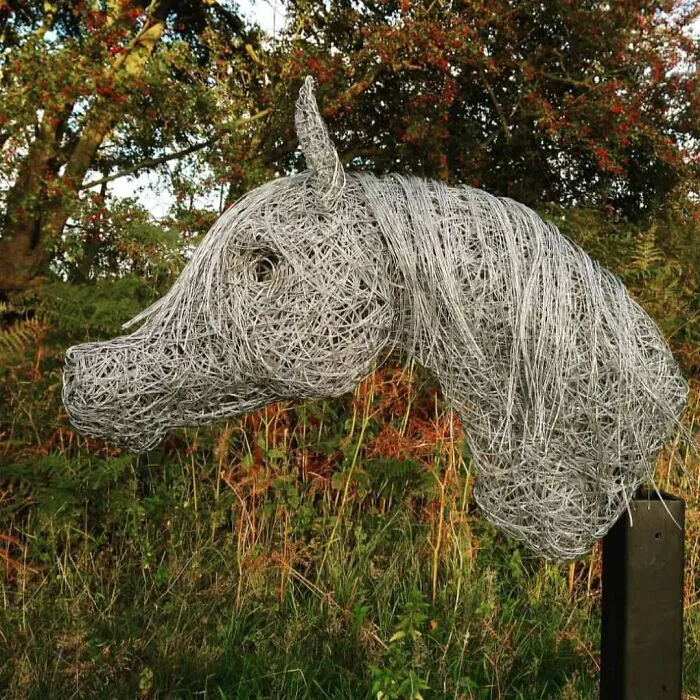 37 Incredible Animal Sculptures Created Out Of Galvanized Wire By This Norfolk-Based Artist