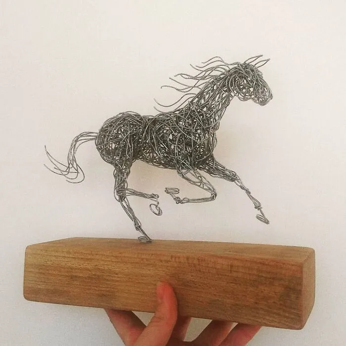 37 Incredible Animal Sculptures Created Out Of Galvanized Wire By This Norfolk-Based Artist