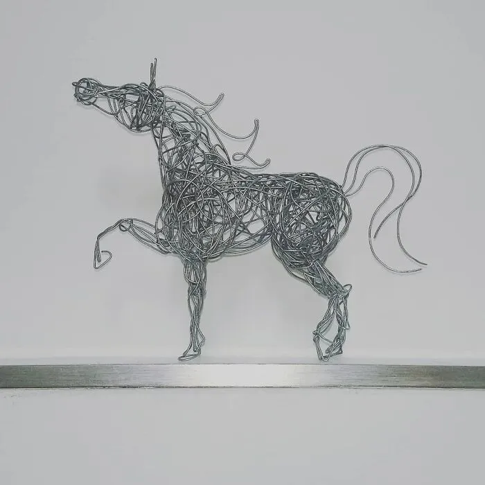 37 Incredible Animal Sculptures Created Out Of Galvanized Wire By This Norfolk-Based Artist