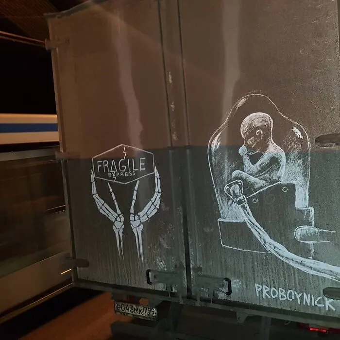 Owners Of Dirty Trucks Find Amazing Drawings On Their Vehicles Left By This Artist (36 New Pics)