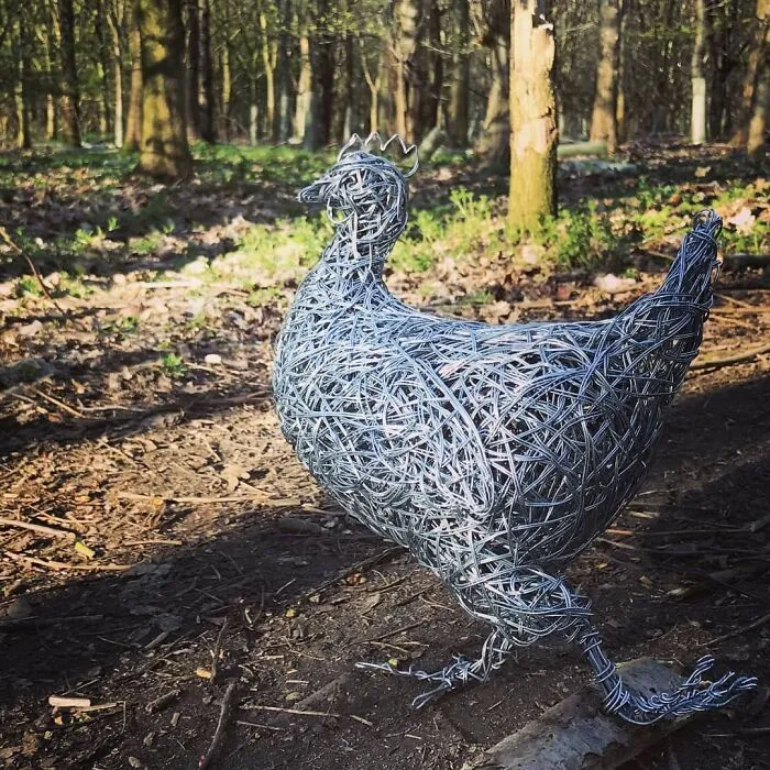 37 Incredible Animal Sculptures Created Out Of Galvanized Wire By This Norfolk-Based Artist