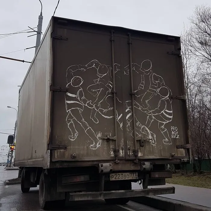 Owners Of Dirty Trucks Find Amazing Drawings On Their Vehicles Left By This Artist (36 New Pics)