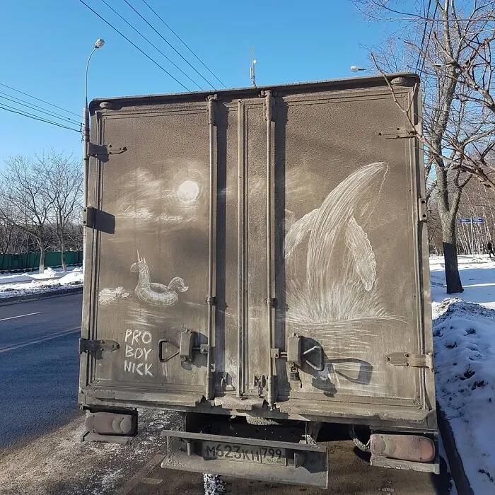 Owners Of Dirty Trucks Find Amazing Drawings On Their Vehicles Left By This Artist (36 New Pics)