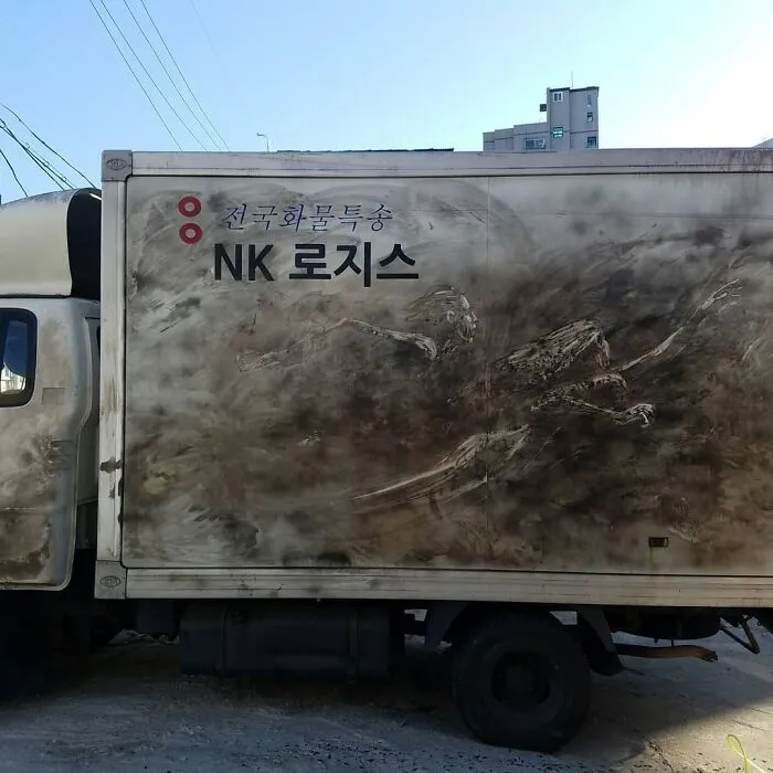 Owners Of Dirty Trucks Find Amazing Drawings On Their Vehicles Left By This Artist (36 New Pics)