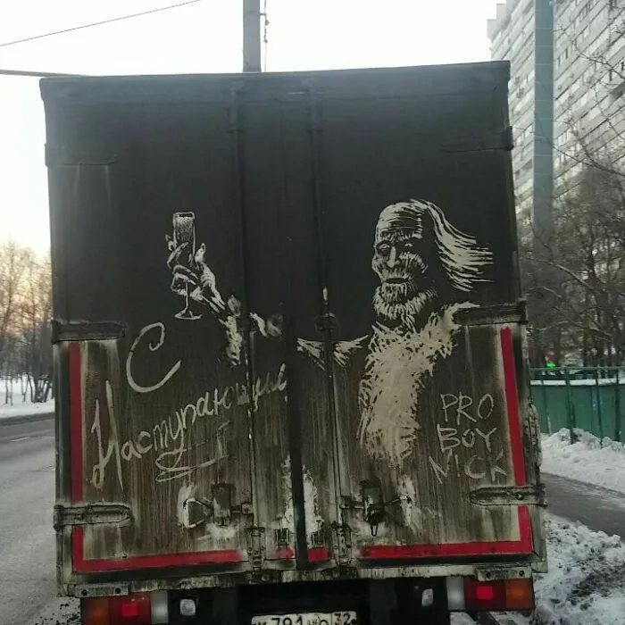 Owners Of Dirty Trucks Find Amazing Drawings On Their Vehicles Left By This Artist (36 New Pics)