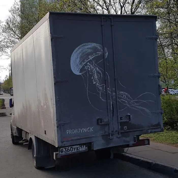 Owners Of Dirty Trucks Find Amazing Drawings On Their Vehicles Left By This Artist (36 New Pics)
