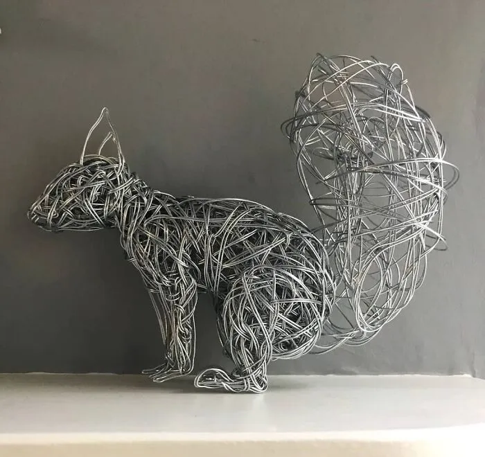 37 Incredible Animal Sculptures Created Out Of Galvanized Wire By This Norfolk-Based Artist