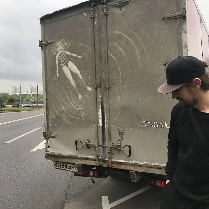 Owners Of Dirty Trucks Find Amazing Drawings On Their Vehicles Left By This Artist (36 New Pics)