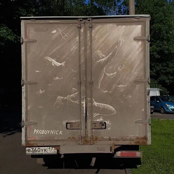 Owners Of Dirty Trucks Find Amazing Drawings On Their Vehicles Left By This Artist (36 New Pics)