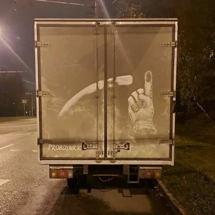 Owners Of Dirty Trucks Find Amazing Drawings On Their Vehicles Left By This Artist (36 New Pics)