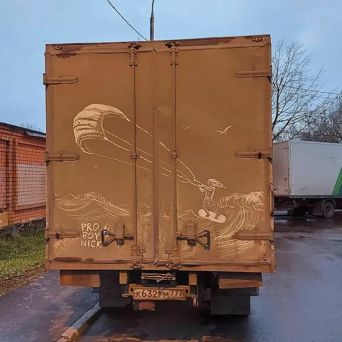 Owners Of Dirty Trucks Find Amazing Drawings On Their Vehicles Left By This Artist (36 New Pics)