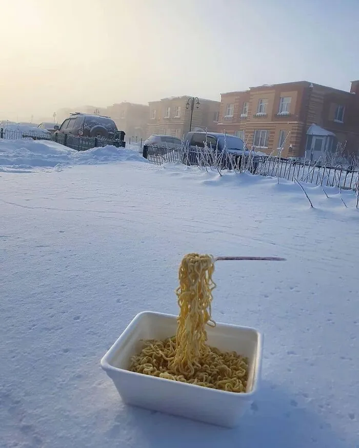 30 Pictures That Show How Unfathomably Cold It Is In Russia Right Now