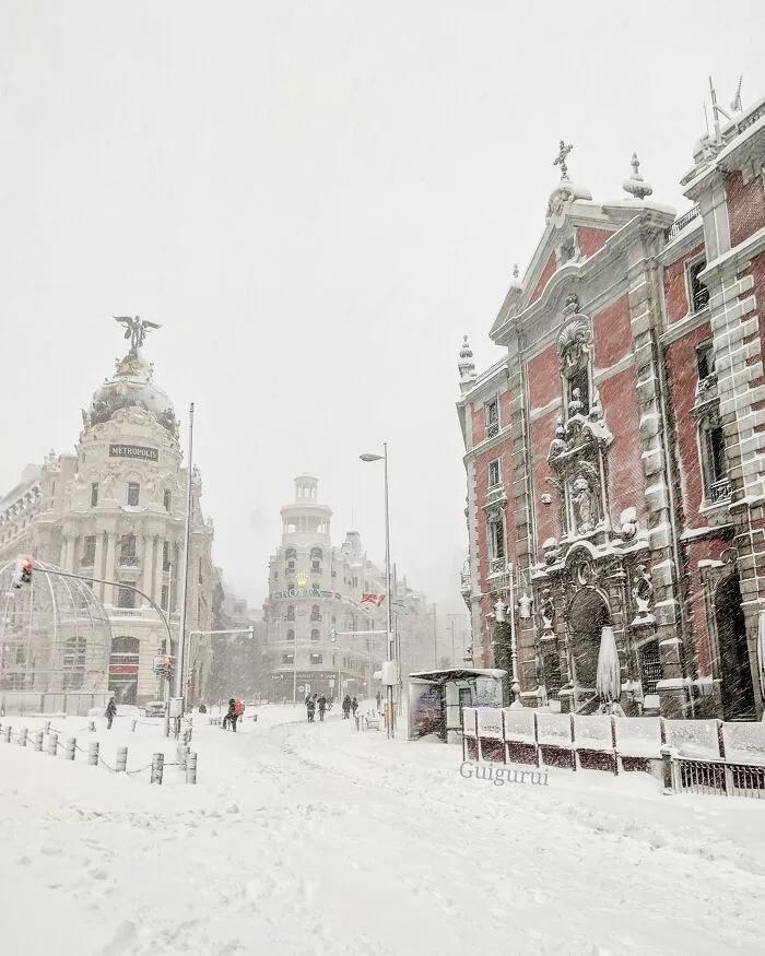 The Largest Snowfall In Half A Century Hit Madrid This Weekend And I Captured This Historic Event (35 Pics)