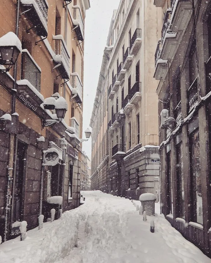 The Largest Snowfall In Half A Century Hit Madrid This Weekend And I Captured This Historic Event (35 Pics)
