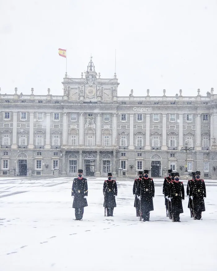 The Largest Snowfall In Half A Century Hit Madrid This Weekend And I Captured This Historic Event (35 Pics)