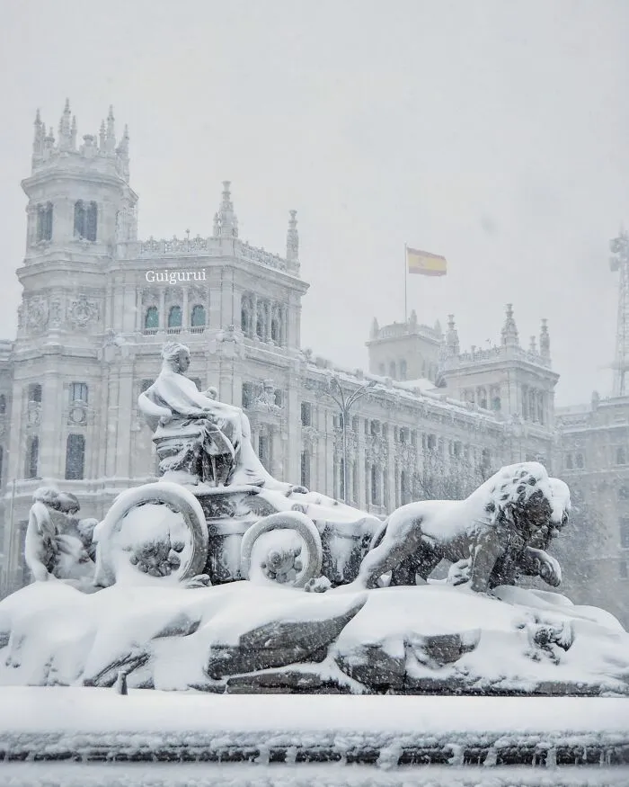 The Largest Snowfall In Half A Century Hit Madrid This Weekend And I Captured This Historic Event (35 Pics)