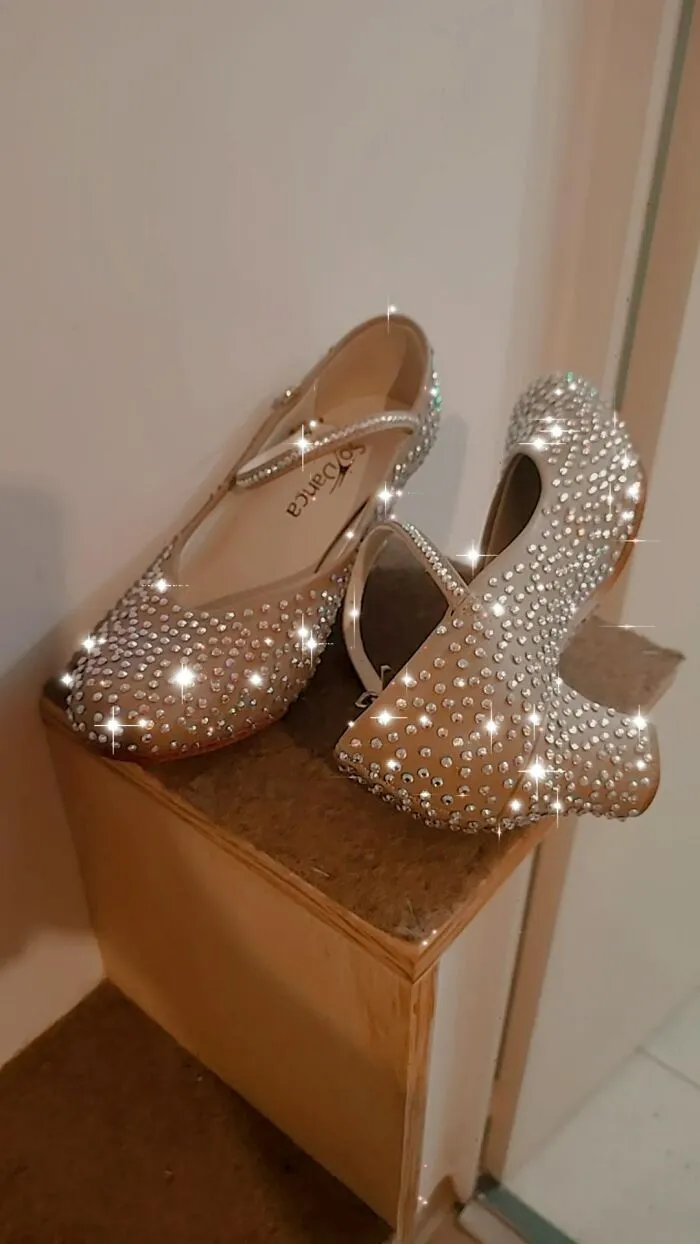 2.000 Swarovski Crystals Glued One By One! I'm Really Proud!