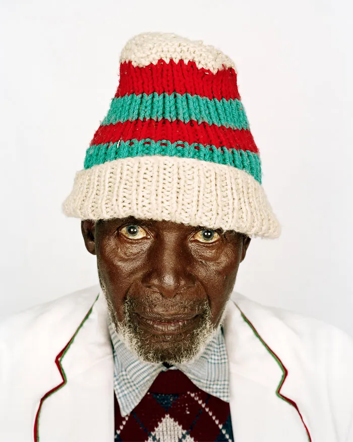 Aron Twala, Vrede, 2006, "Looking Aside"