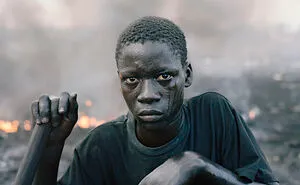 30 Unfiltered Photos By Pieter Hugo Show The Reality Of Marginalized People In Rwanda, Nigeria, Ghana, And South Africa