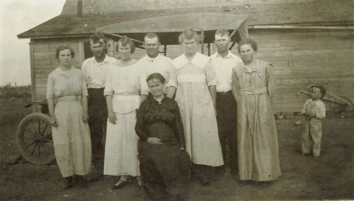 Meet My Great-Great-Grandmother, Sarah Ann, Pictured With Her Children, Including My Great-Grandpa, Rufus (Back Row On The Right). Sarah Ann Was Born In 1871. Married At 15, Widowed At 30 With 7 Children (The Youngest Was Only 1 1/2) And A Farm To Run. I Think This Pic Was Taken Around 1920.