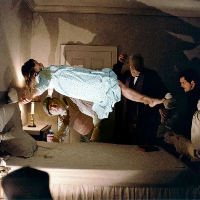Este hijo photoshopeó a su padre dentro de escenas de películas y lugares curiosos (30 imágenes)