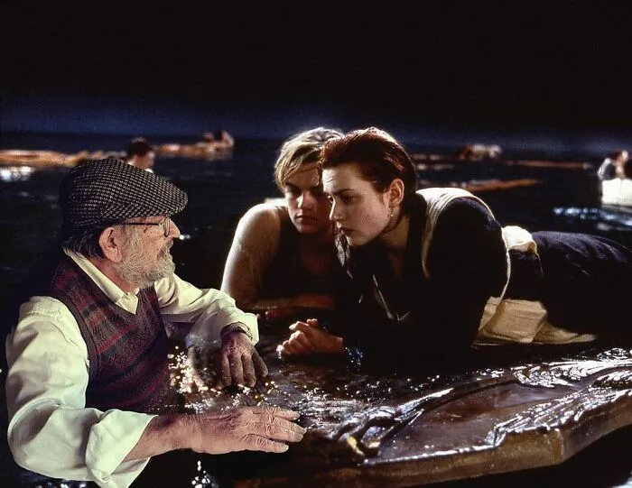 Este hijo photoshopeó a su padre dentro de escenas de películas y lugares curiosos (30 imágenes)