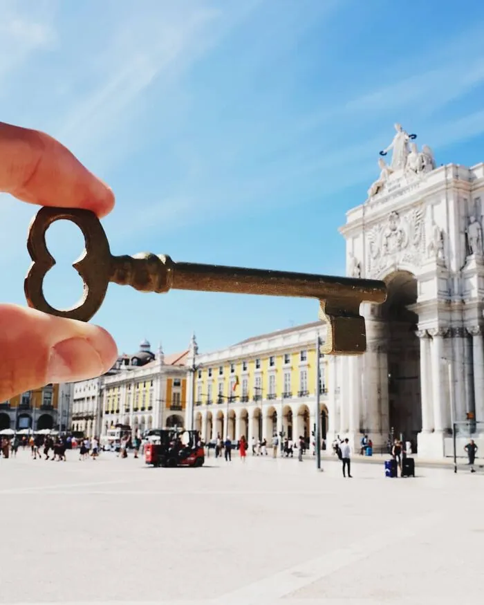 This Photographer Captured 40 Photographs Which Perfectly Show The Power Of Perspective