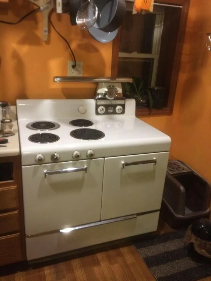 La cocina Frigidaire de mi novia, de los años 50