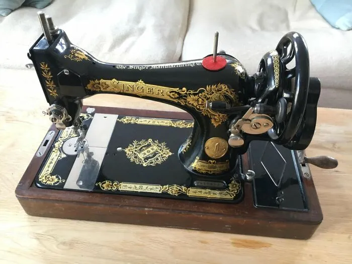 Máquina de coser Singer, 100 años y sigue funcionando perfectamente