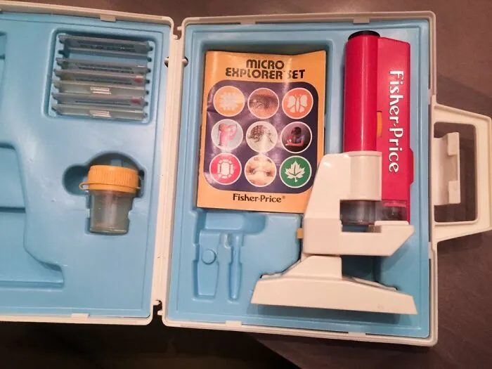 Mi madre ha encontrado este antiguo juguete mio para mi hijo. Debe tener 25 años, pero juega con él todos los días, como hice yo