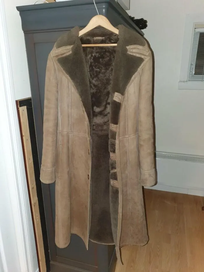 Mi abuelo me ha dado su abrigo forrado de borrego que usaba cuando tenía 20 años. Ahora tiene 70. El abrigo está estupendo