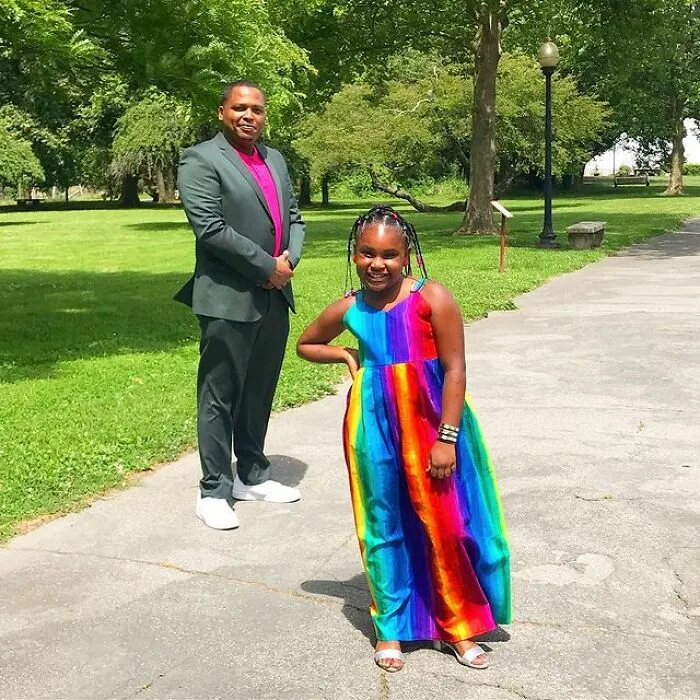 Este padre cose ropa personalizada para su hija de 9 años, y aquí tienes 30 de las mejores prendas