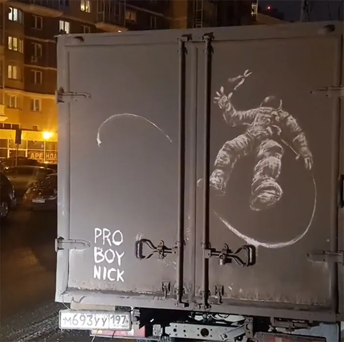 Owners Of Dirty Trucks Find Amazing Drawings On Their Vehicles Left By This Artist (36 New Pics)