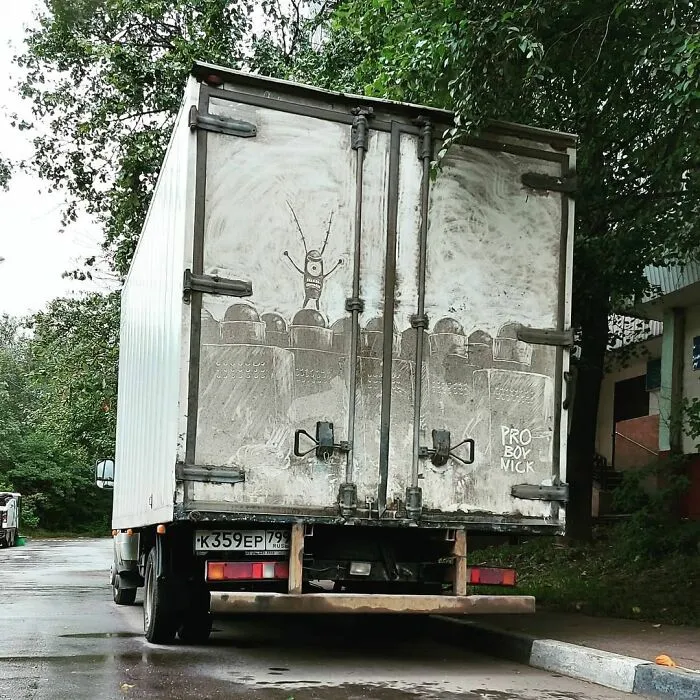 Owners Of Dirty Trucks Find Amazing Drawings On Their Vehicles Left By This Artist (36 New Pics)
