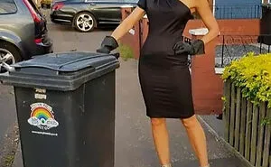 For 20 Weeks, This Essex Woman Wore Posh Dresses To Take Her Garbage Out (13 Pics)