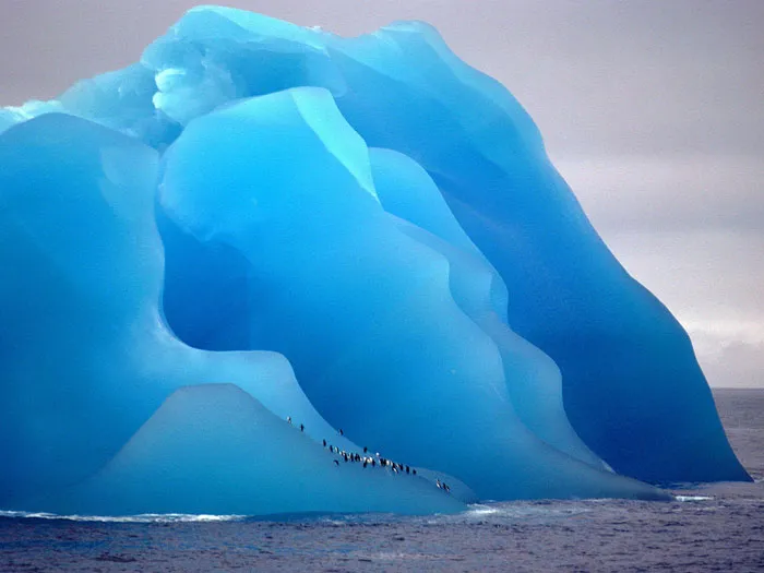 No es un cuadro, sino un iceberg que se ha dado la vuelta