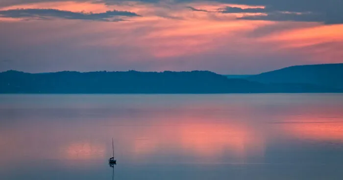 I Stopped To Take A Picture At Lake Balaton On The First Day Of 2021, And It Was Worth It