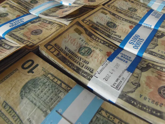 Person Asks Non-Americans To Share "Scams" That Americans Think Are Normal, And Here Are 39 Of Their Replies