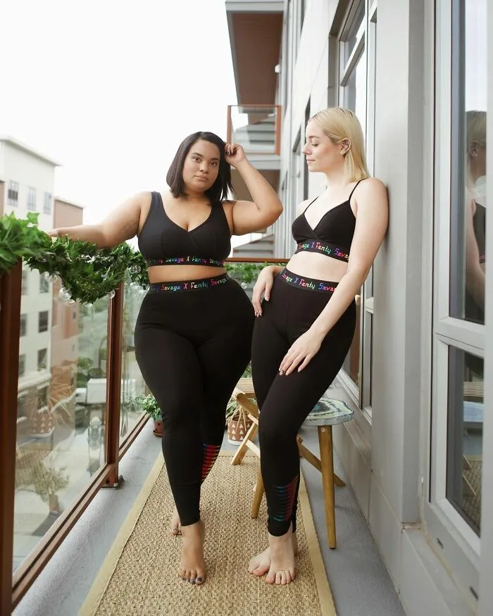 Two Friends Demonstrate How The Same Outfit Looks On Their Different Body Types (36 New Pics)