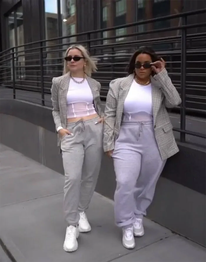Two Friends Demonstrate How The Same Outfit Looks On Their Different Body Types (36 New Pics)