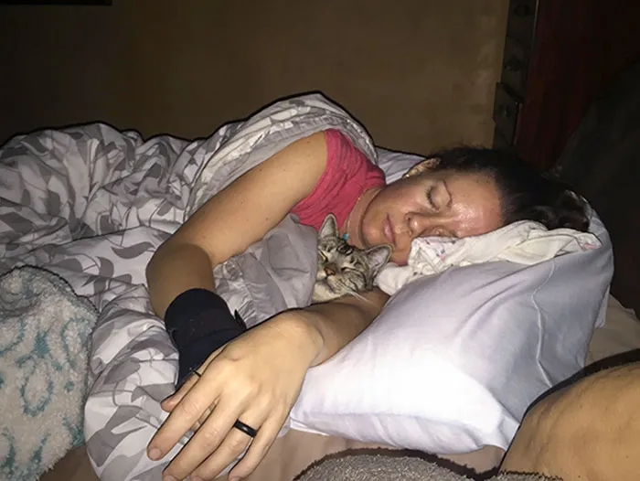 Me acabo de despertar y resulta que soy un sujetavelas