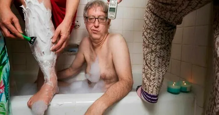 Man Stuck In Quarantine With His Ex-Wife And His Mom Shares All The Chaos In Hilarious Photos