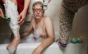 Man Stuck In Quarantine With His Ex-Wife And His Mom Shares All The Chaos In Hilarious Photos