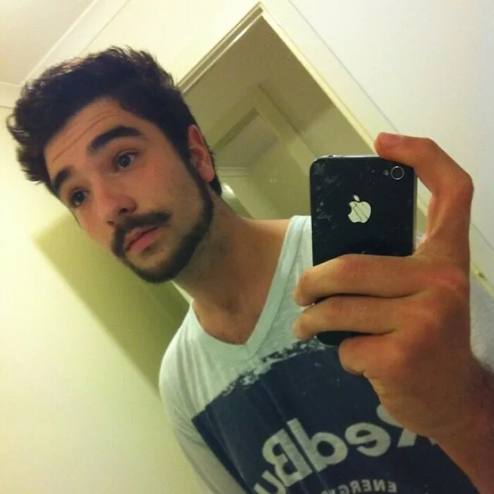 30 Men Who Decided To Try The 'Monkey Tail' Beard Look