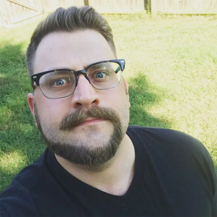 30 Men Who Decided To Try The 'Monkey Tail' Beard Look
